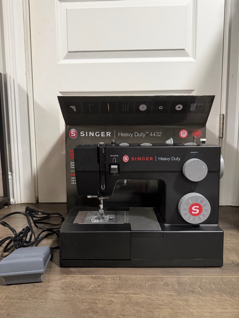 Singer Heavy Duty 4432 Black Sewing Machine